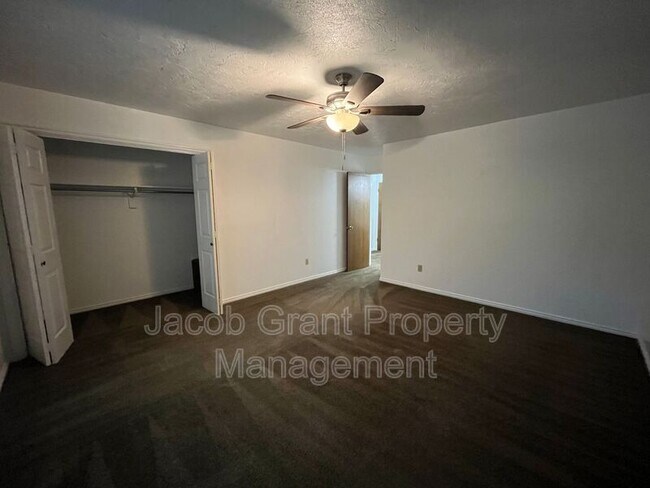 Building Photo - 757 Whittier St