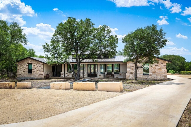 Building Photo - 1802 Mountain Vly Dr