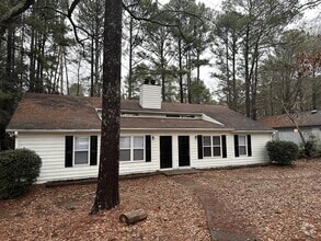 Building Photo - 4106 Hawthorne Cir