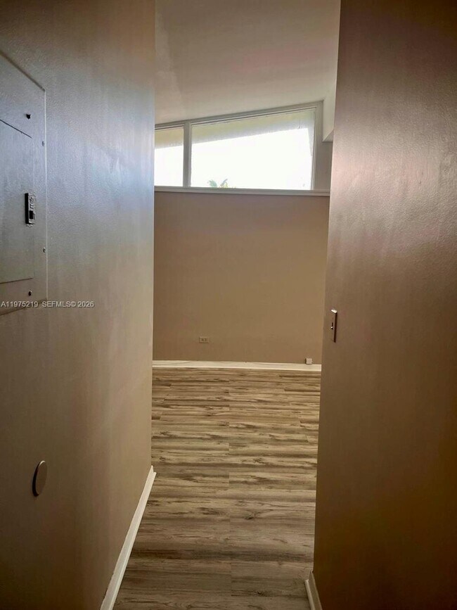 Building Photo - 1070 98th St