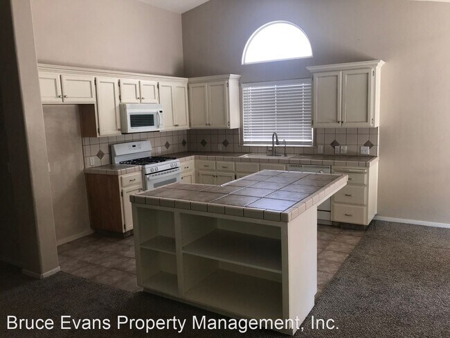 Foto del edificio - 3 br, 2 bath House - 2335 E Oak
