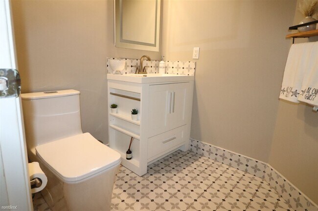 Building Photo - 3 br, 2.5 bath House - 5501 NW 51st Ave Wi...
