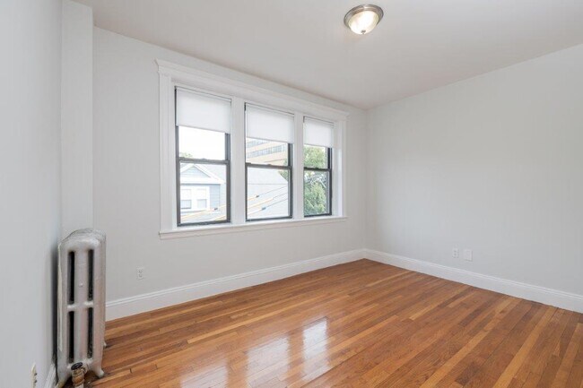 Building Photo - 7 Bostonia Ave