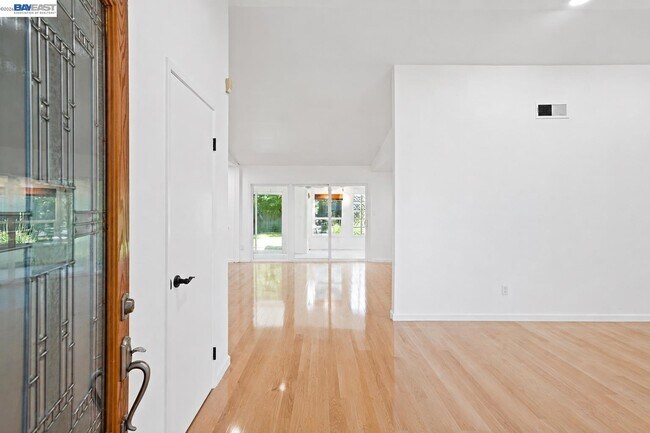 Foto del edificio - 9699 Rudway Ct