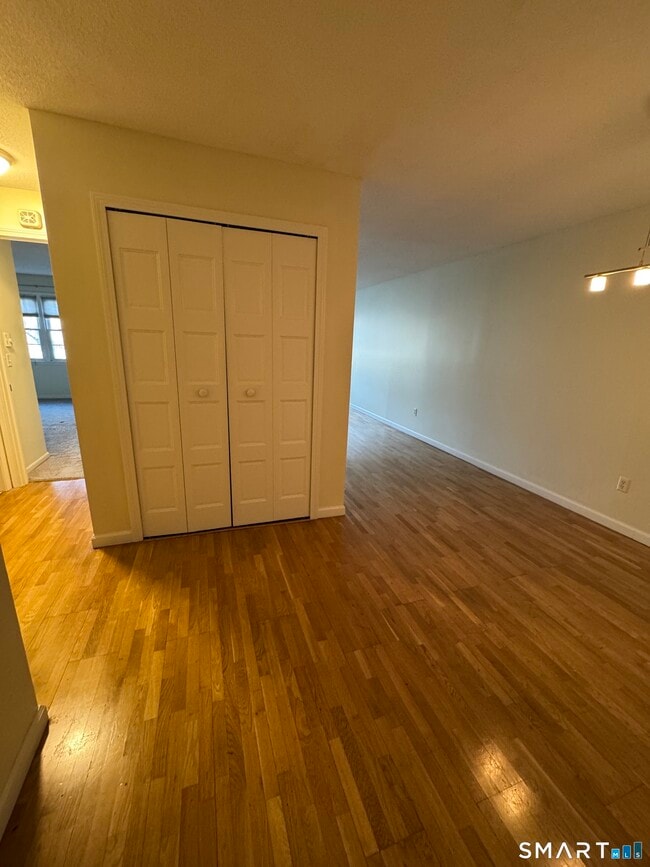 Foto del edificio - 34 A Padanaram Rd