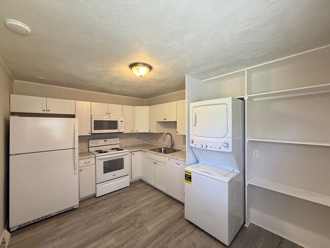 Foto del edificio - 831 Delmonte Dr NW