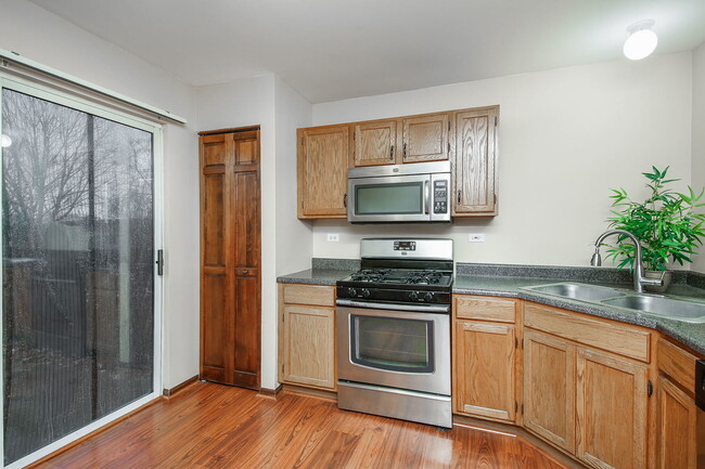 Foto del edificio - 562 Heritage Dr
