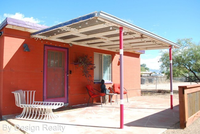 Building Photo - Studio, 1 bath House - 835 E Windsor St