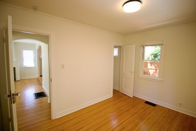 Foto del edificio - 212 Gilbert Ave