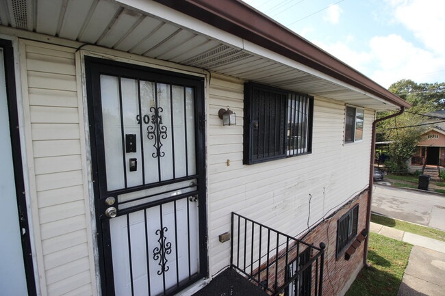 Building Photo - 9031 Palm St