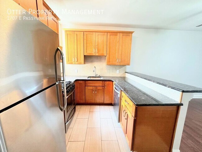 Building Photo - 2BR/1BA Sun-drenched South Philly Apt with...