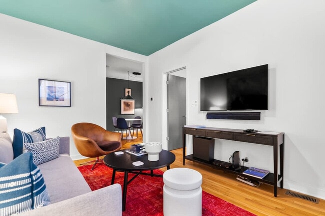 Foto del edificio - 3839 N Southport Ave