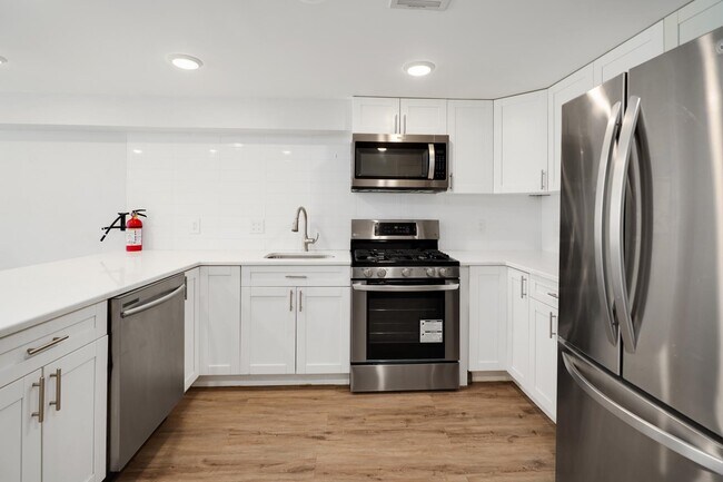 Building Photo - 240.5 South St