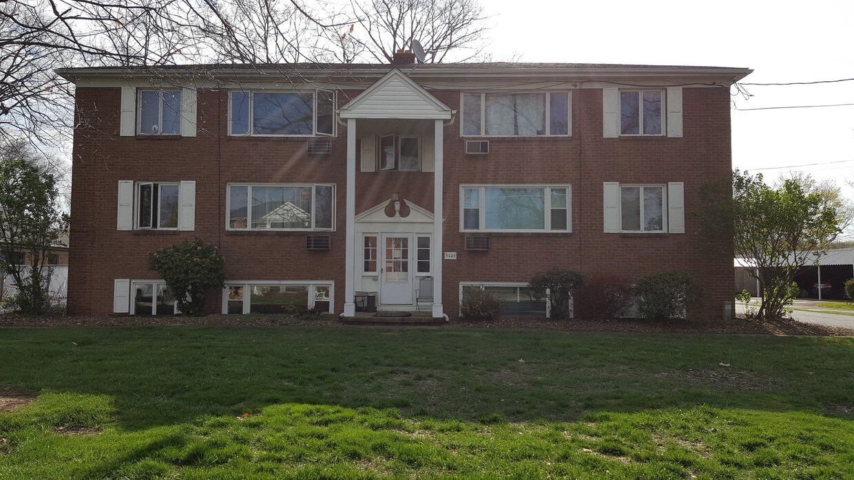 Building Photo - 5025 Forest Park Pl