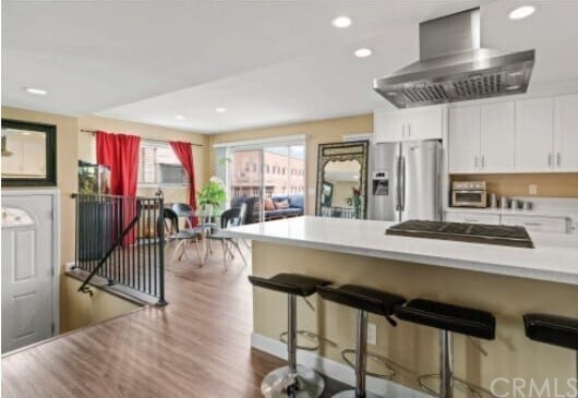 Foto principal - 330 E Balboa Blvd