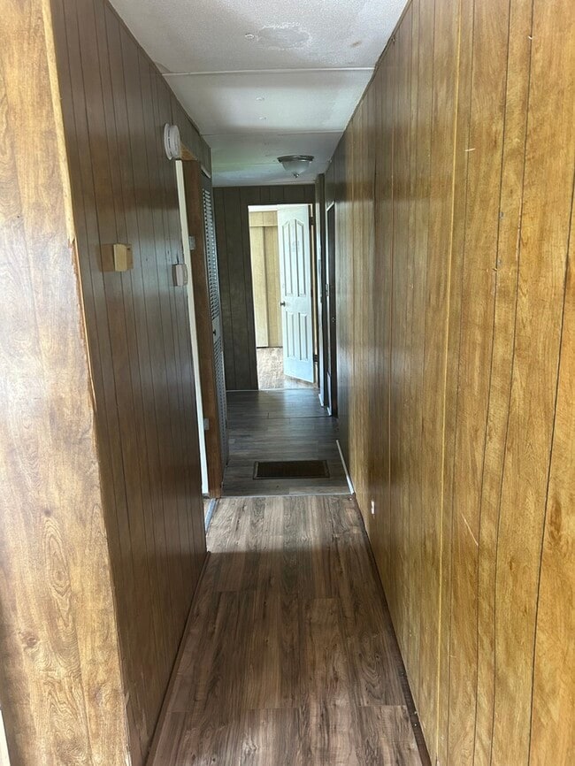 Building Photo - 2 Bedroom/1 Bathroom Mobile Home