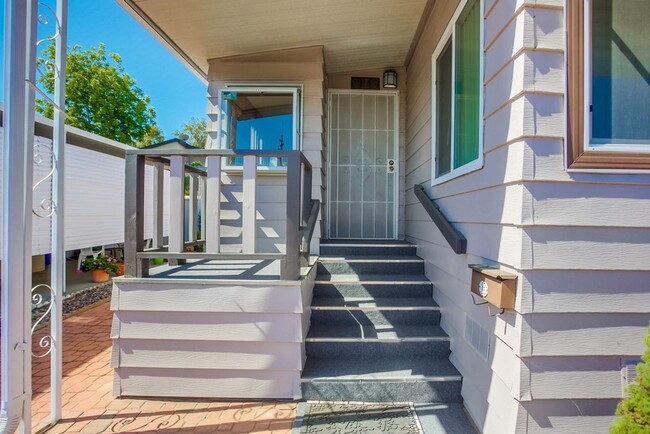 Building Photo - 55+ Mobile Home Community, 2 Bedroom + Sun...