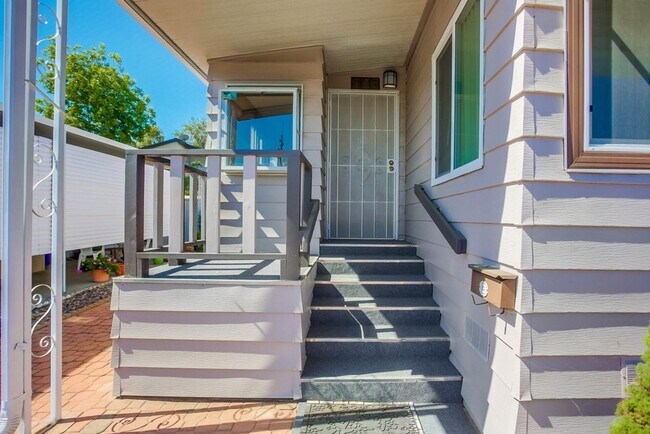 Foto del edificio - 55+ Mobile Home Community, 2 Bedroom + Sunroom