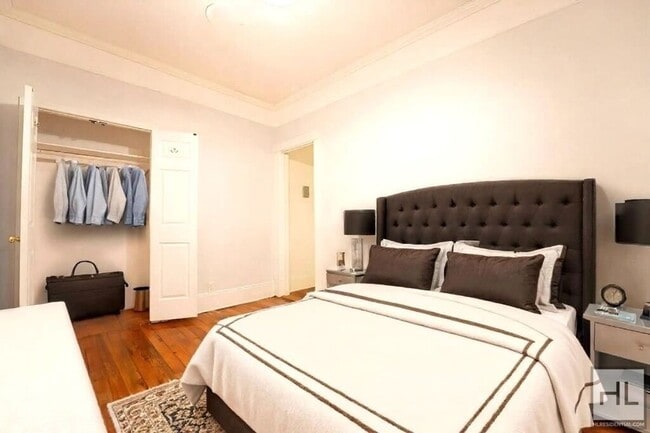 Building Photo - 6 AVENUE