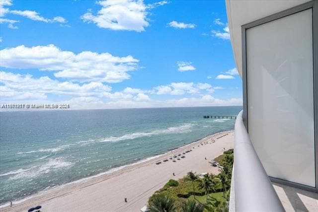 Building Photo - 17121 Collins Ave
