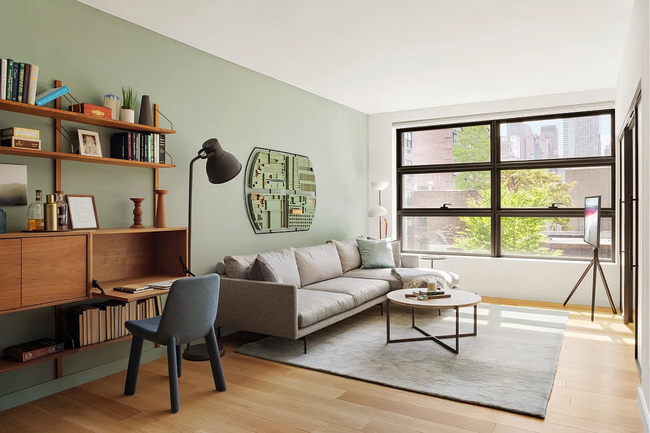 Building Photo - 547 W 47th St