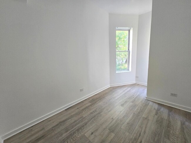 Building Photo - 1311 S Avers Ave