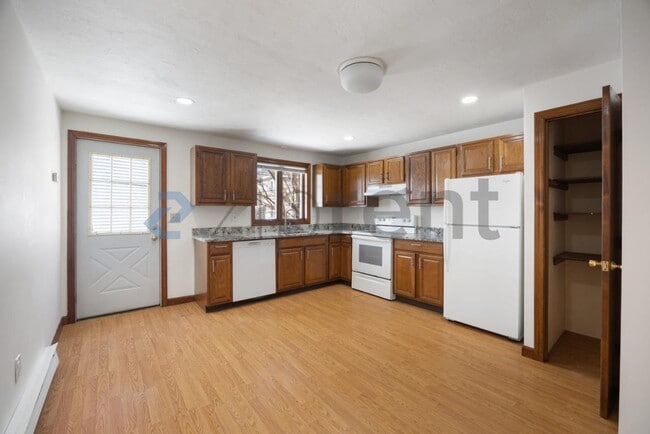 Foto del edificio - 3 Watson Ave