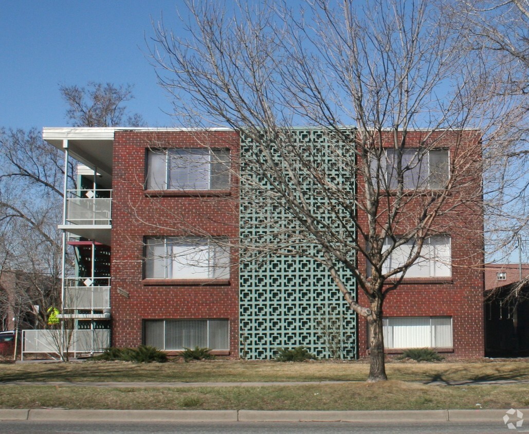 Building Photo - Lynn Marie Apartments