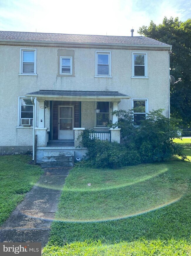 Building Photo - 102 W Christine Rd
