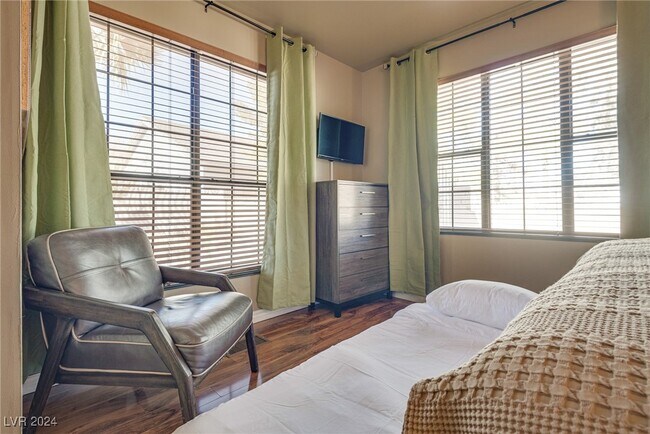 Foto del edificio - 341 E Eldorado Ln
