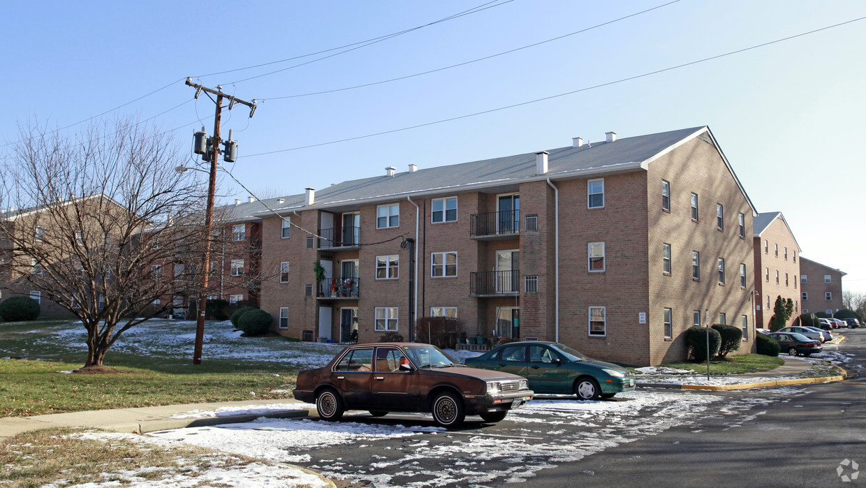 Primary Photo - Spring Gardens Apartments