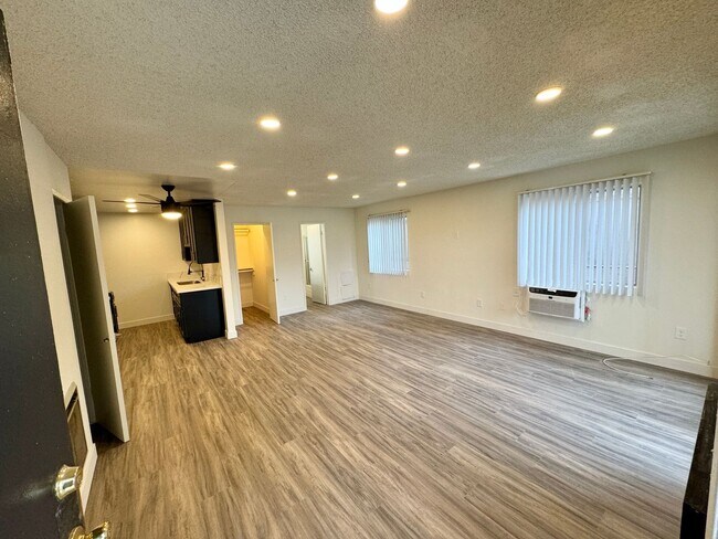 Foto del edificio - 3432-3434 S Centinela Ave
