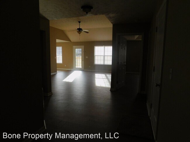 Building Photo - 3 br, 2 bath House - 1102 Jonathan Dr.