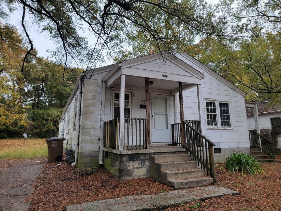 Foto principal - 2 Bedroom 1 Bathroom Duplex!