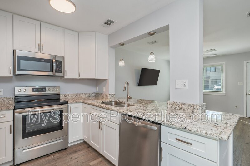 Foto principal - 710 Legion Dr