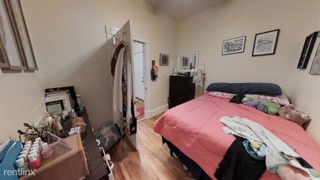 Building Photo - 3 br, 1 bath Apartment - 24 White St 2 Unit 2