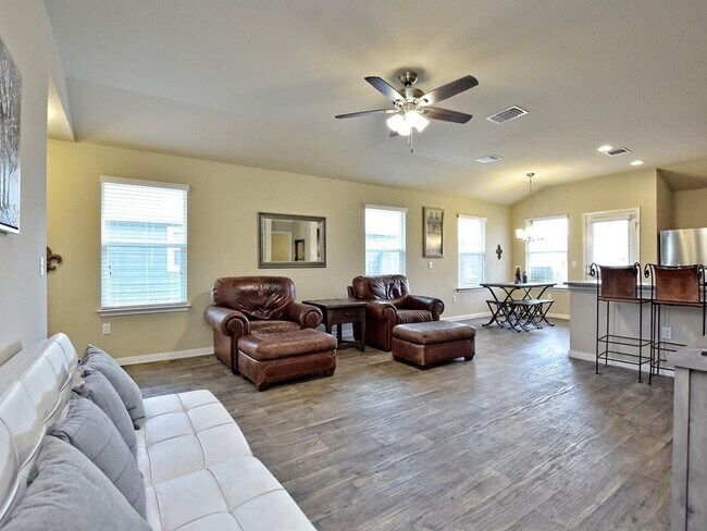Building Photo - 102 Sulphur River Loop