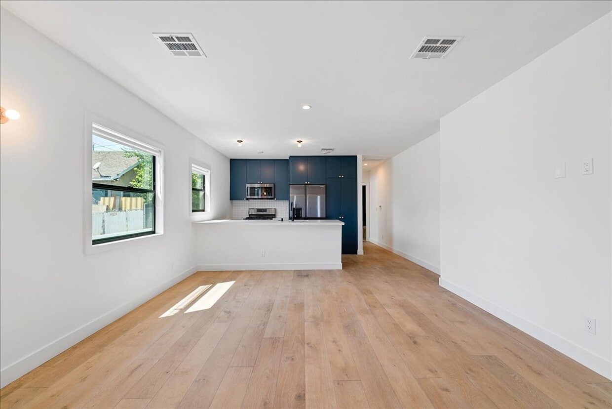 Primary Photo - Beautiful One Bedroom Apartment | Modern F...