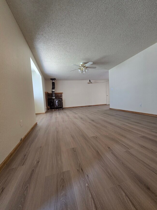 Foto del edificio - 1333 Saratoga St