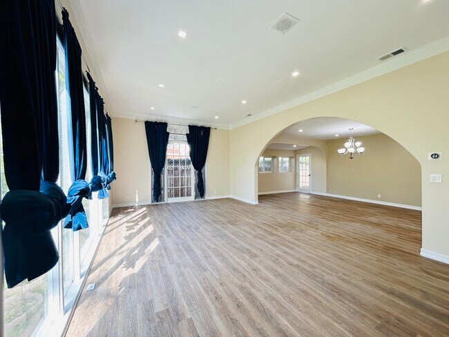 Foto del edificio - 6329 Warner Dr