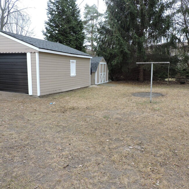 Building Photo - 23850 Glenwood St