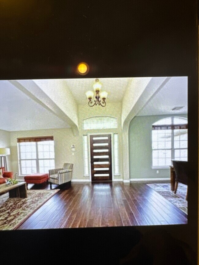 Building Photo - 12301 Zeller Ln
