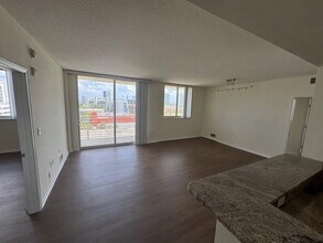 Building Photo - 18800 NE 29th Ave