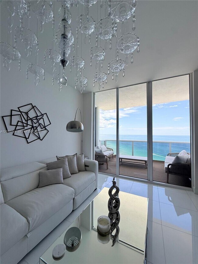 Foto del edificio - 18201 Collins Ave