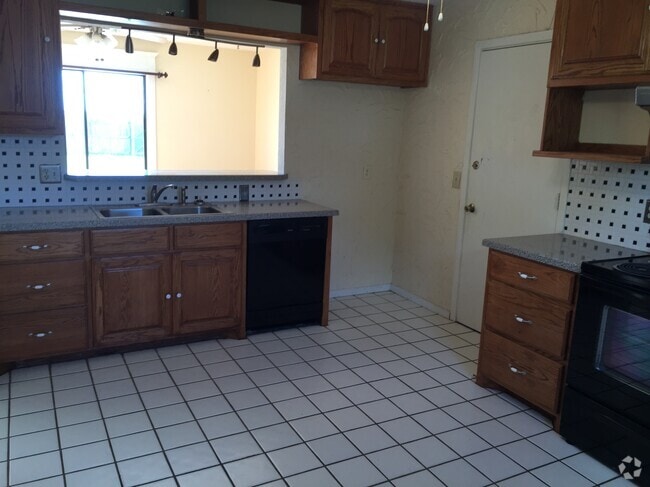 Building Photo - 4123 Villa Dr