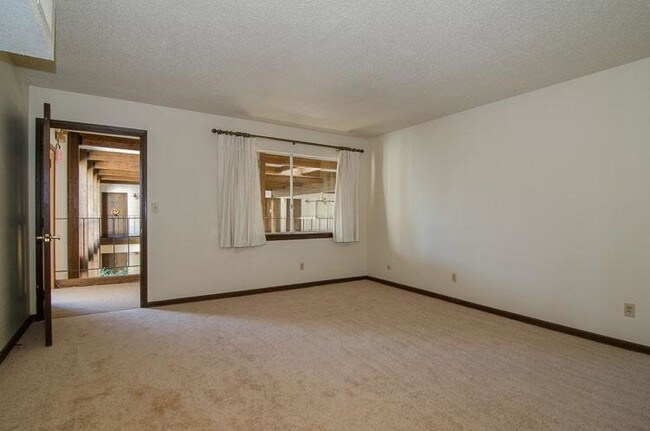 Foto del edificio - 6016 Leavenworth Road