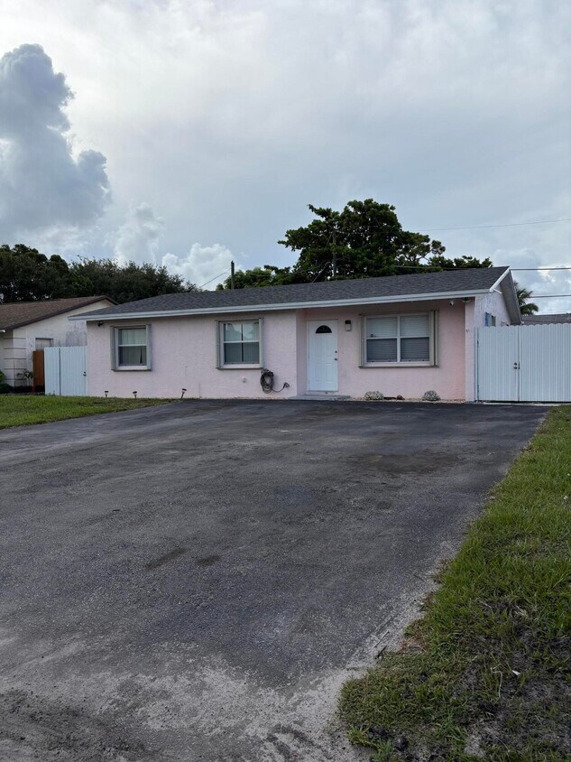 Foto principal - 4609 Pruden Blvd