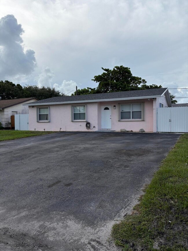 Building Photo - 4609 Pruden Blvd
