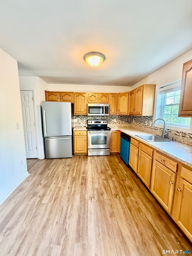 Building Photo - 174 Stonefield Dr