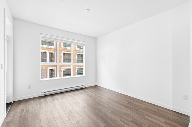 Photo du bâtiment - 15735-15735 85 Ave